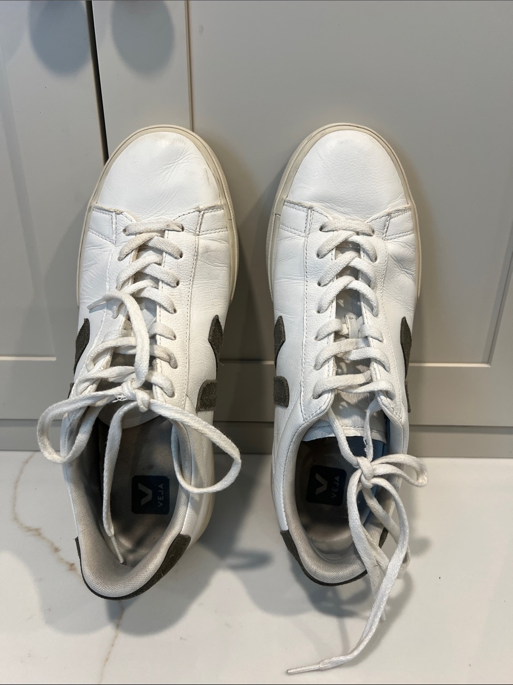 Veja White Leather Men's Sneakers with Army Green  'V' Logo - Picture 7 of 9